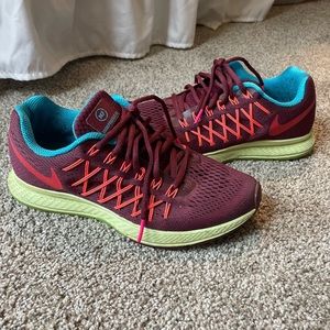 Nike Zoom Pegasus 32 Shoes, Size 6.5
